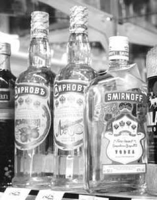 &quot;Смирновка&quot; потечет из Латвии. Российский бизнес берет местный рынок крепкого алкоголя.