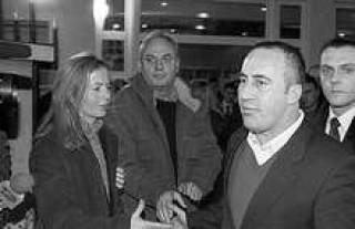 Экс-премьер Косова Рамуш Харадинай (на переднем плане).