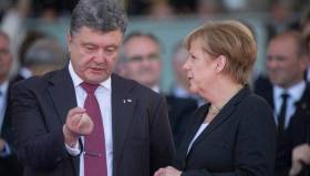 Президент Украины Петр Порошенко (слева) и канцлер Германии Ангела Меркель