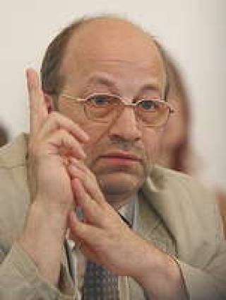 Хенрик Данусевич: “Такое ощущение, что кто-то хочет уничтожить оставшиеся местные торговые предприятия”.