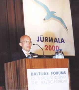  На трибуне С.КАРАГАНОВ.