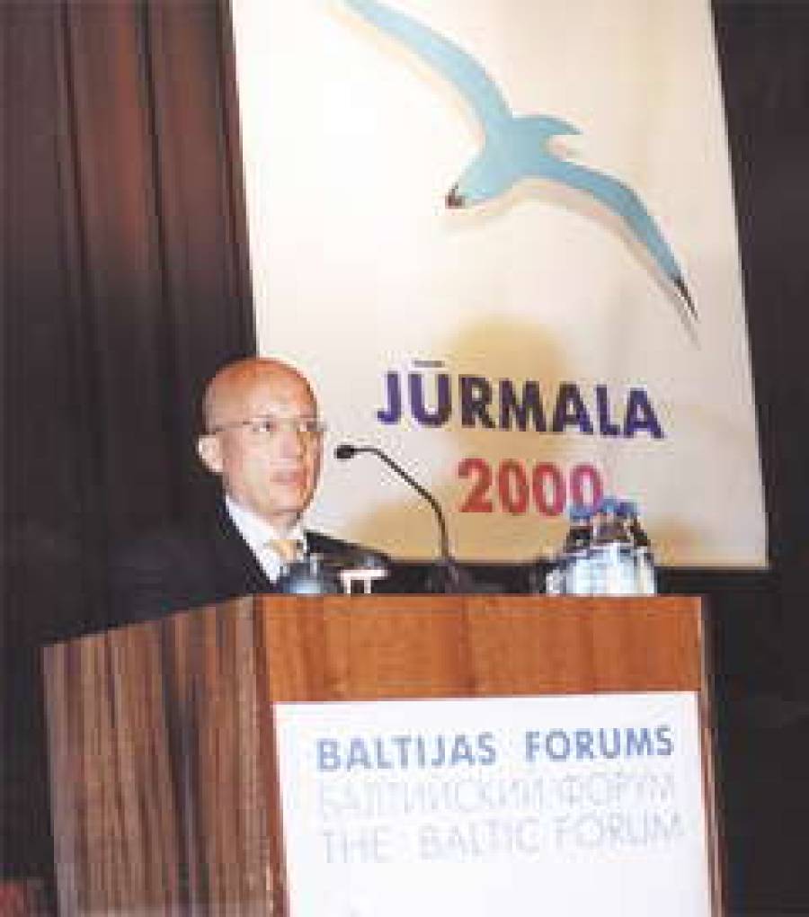  На трибуне С.КАРАГАНОВ.