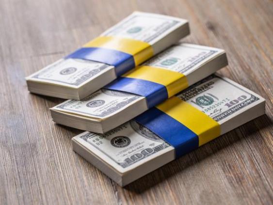 Экономический фронт: госдолг Украины выглядит привлекательнее итальянского и японского