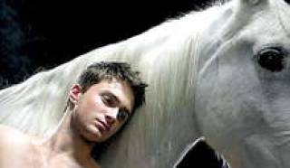 Дэниэл Редклиф в спектакле Equus.