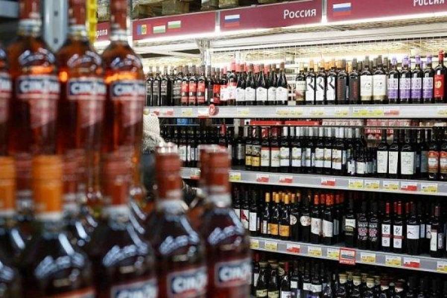 &quot;Алкогольная война&quot; не отпугнула покупателей в приграничных магазинах