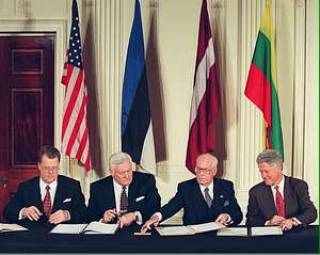 США и Балтия породнились