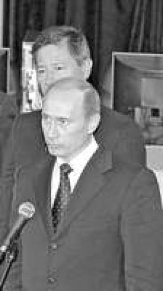 За широкой спиной Владимира Владимировича г-н Рейман чувствует себя в полной безопасности.
