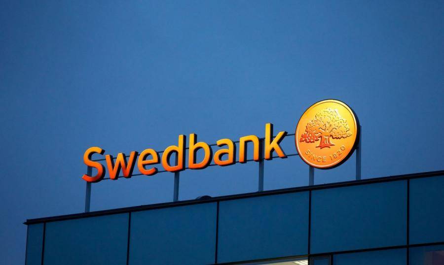 Swedbank уволил исполнительного директора