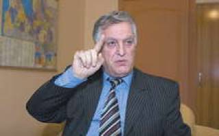 По словам Р.Чилачавы, Украине дефолт не грозит.