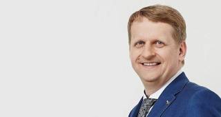 Акционеры сняли Кокинса с должности председателя совета &quot;Tet&quot;