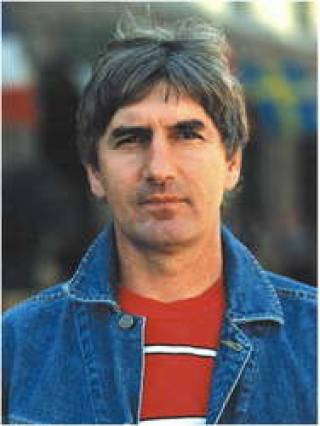  Борис Синицын, 46 лет, мастер спорта по футболу. 