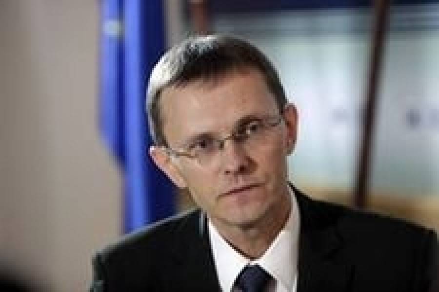 Министр: у латвийцев слишком много дорогих машин
