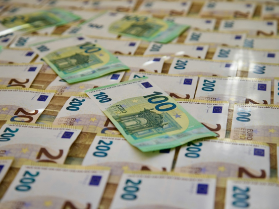 Прибыль латвийских финансовых учреждений за 11 месяцев - 361,1 млн евро