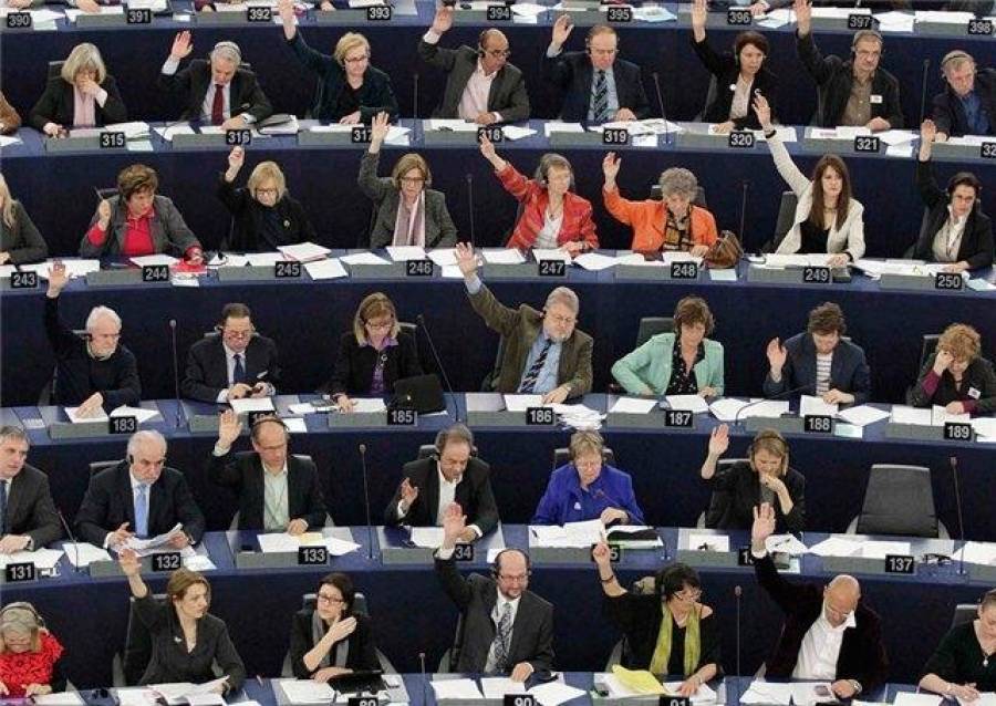 Европарламент  всю ночь утверждал новый состав Еврокомиссии