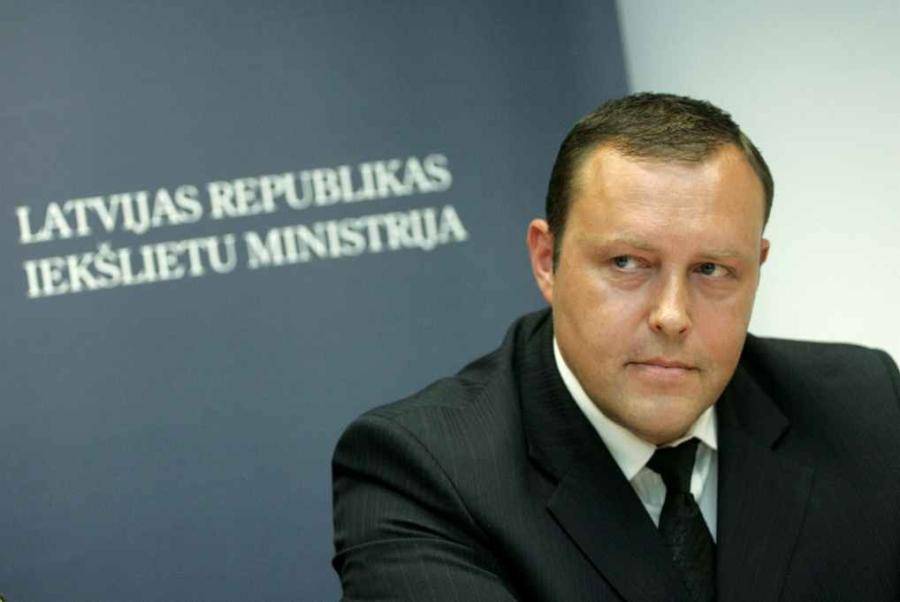 Глава МВД сам не знает, как застраховаться от попадания в черный список Латвии