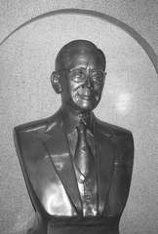  Основатель группы Samsung Бьюнг Чулл Ли (1910-1987).