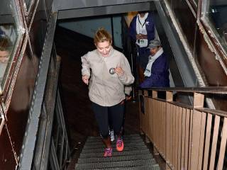 Парижская вертикаль: во французской сторлице вновь штурмуют Эфелевую башню