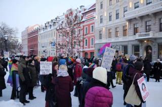 Во время дебатов по этому закону у здания Сейма проходил митинг.