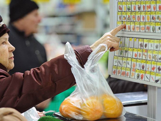 В Латвии началось великое укрощение цен: супермаркеты упираются