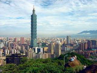 Одна из главных достопримечательностей столицы Тайваня — небоскреб Taipei 101, второе по высоте в мире здание (509,2 м) после Бурдж-Халифа в Дубае.
