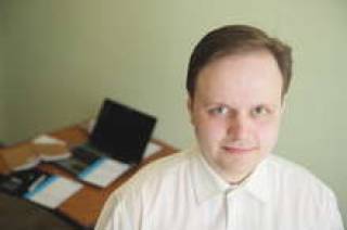 Последний крупный скандал с системой EDS произошел, когда латвийский кибер — Робин  Гуд  Илмар Пойканс скачал из нее данные о зарплатах  чиновников.