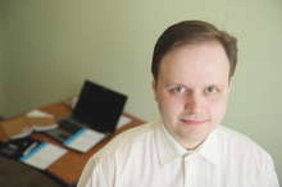 Последний крупный скандал с системой EDS произошел, когда латвийский кибер — Робин  Гуд  Илмар Пойканс скачал из нее данные о зарплатах  чиновников.