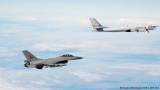 Норвежский истребитель следит за полетом российского бомбардировщика Tу-95.