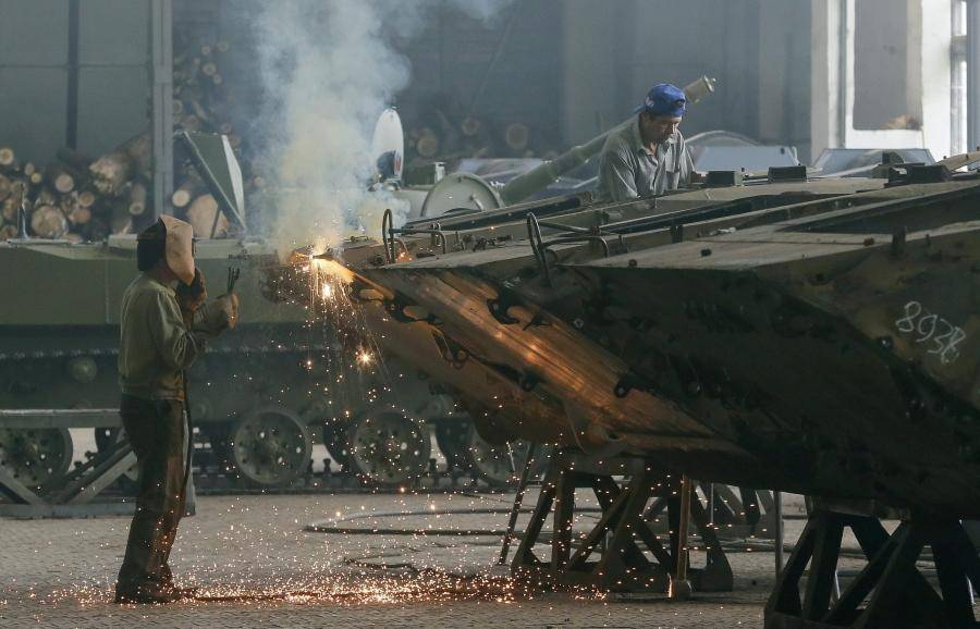 Украинская экономика перешла на военные рельсы. 