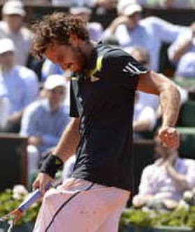 Латвийский теннисист Эрнест Гулбис после выступления на Уимблдоне потеряет место в первой десятке мирового рейтинга.