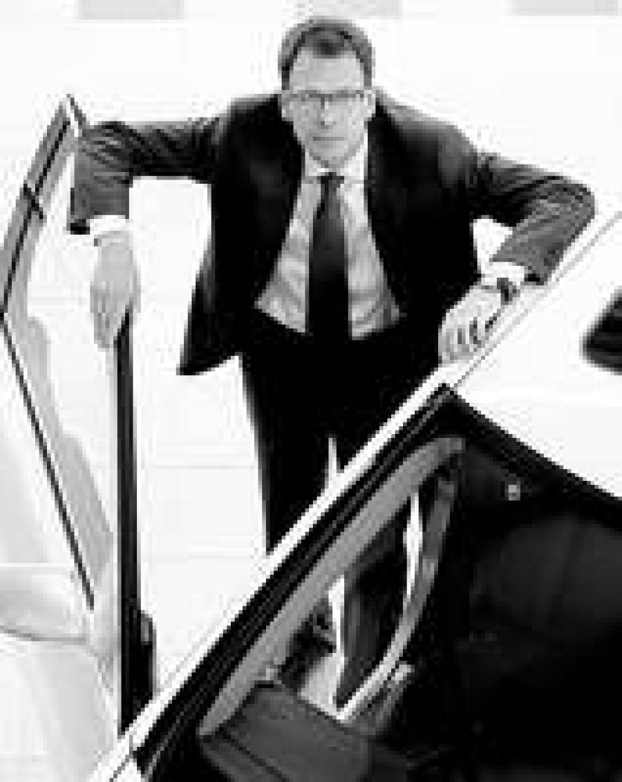 Виктор Троицын,  директор компании Domenikss: “Прирост продаж новых автомобилей в будущем году вряд ли превысит 10—20%”.