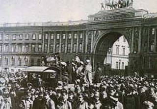 В начале XX века без водометов ШТОРМ разгонять толпы недовольных было сложнее.