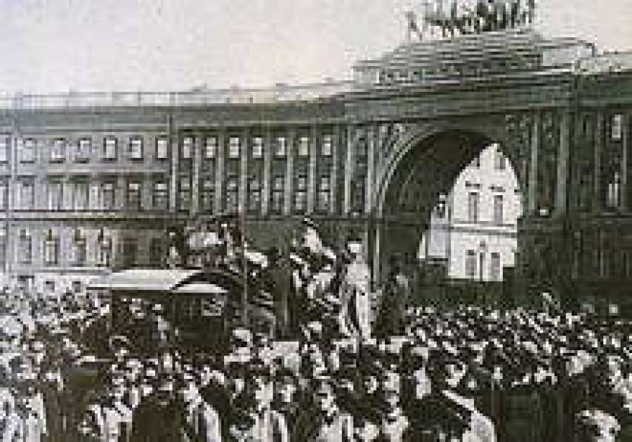 В начале XX века без водометов ШТОРМ разгонять толпы недовольных было сложнее.