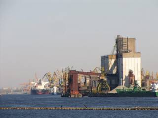 Беларусь покупает нефтяной терминал в Рижском порту