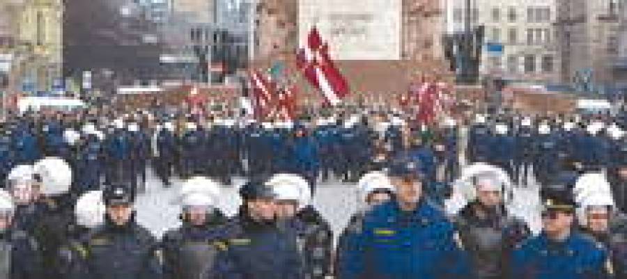 Полиция устроила парад