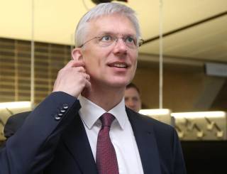 Премьер рассказал, на что бы потратил преступно нажитые 29 млн евро