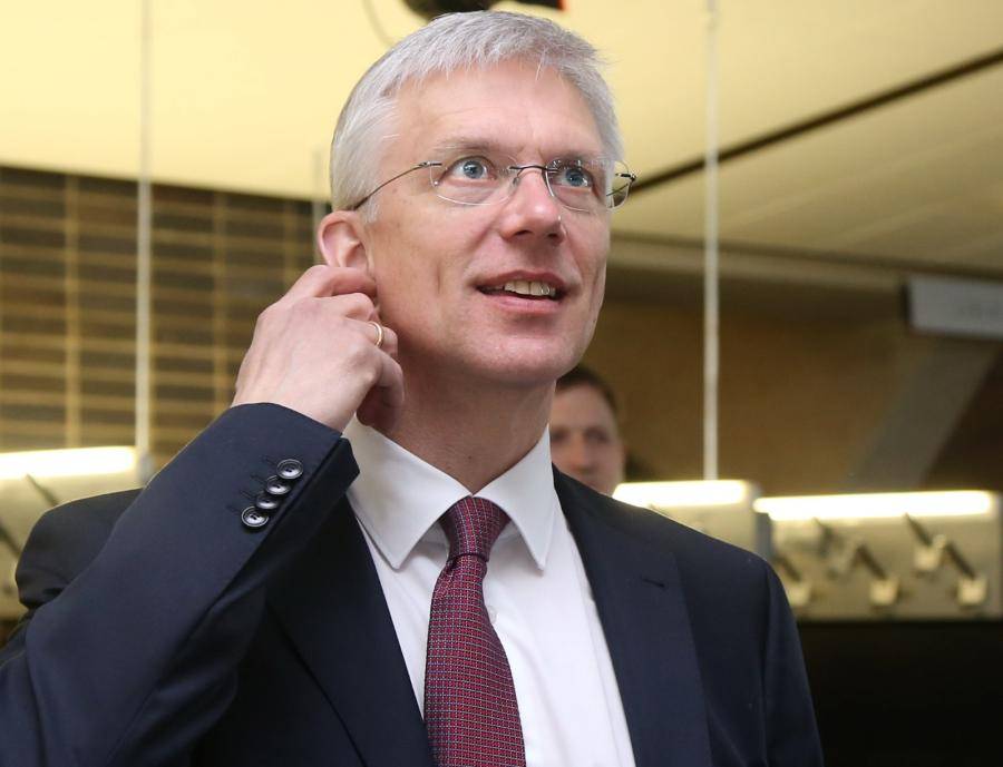 Премьер рассказал, на что бы потратил преступно нажитые 29 млн евро