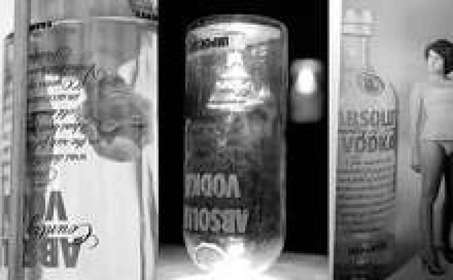 Бренд водки Absolut популярен в современном искусстве.