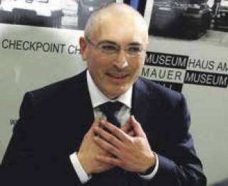 Михаил Ходорковский был помилован в декабре 2013 года, после чего поселился в Швейцарии.