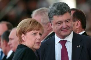 Канцлер Германии Ангела Меркель не только прививает президенту Украины Петру Порошенко европейские ценности, но и помогает материально.