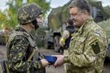 Порошенко намерен добиться работы военных заводов в три смены