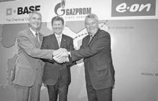 Юрген Хамбрехт (BASF AG), Алексей Миллер (АО Газпром), Вульф Бернотат (E.ON AG) после подписания договора о NEGPC.