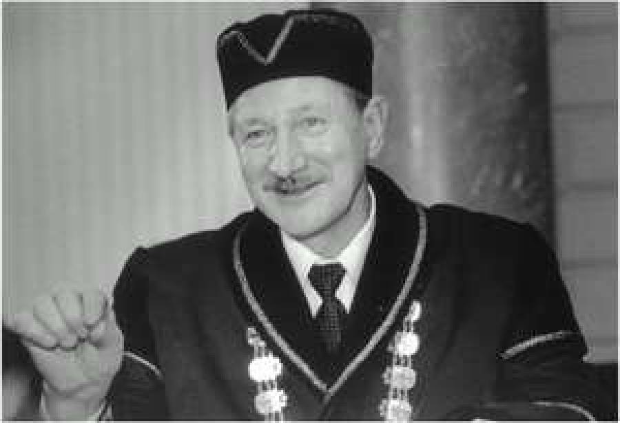  Председатель Конституционного суда А.ЭНДЗИНЬШ рассекретил доходы чиновников. 