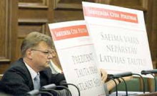 Депутаты Сейма вчера резвились, уверяя президента, что больше не представляют народ.