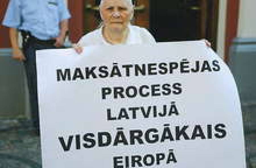 Должникам остается ждать, когда депутаты соберутся с мыслями.