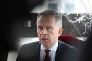 Подозреваемый в коррупции глава ЦБ Латвии вернулся к работе
