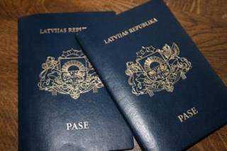 Исследование: неграждане берут гражданство Латвии в корыстных целях