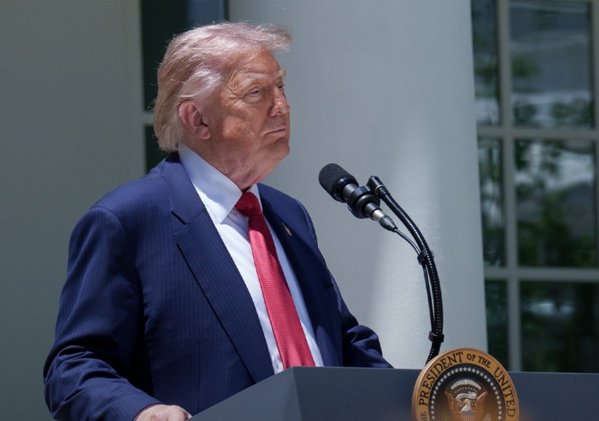 Трамп отказался от плана взимать 20-процентный сбор за проход через Ормузский пролив