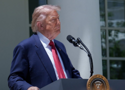 Трамп отказался от плана взимать 20-процентный сбор за проход через Ормузский пролив