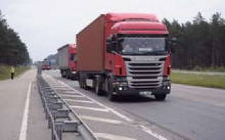 Фуры припаркуются у частников