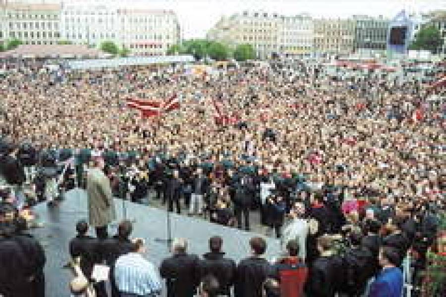 По главной улице с оркестром